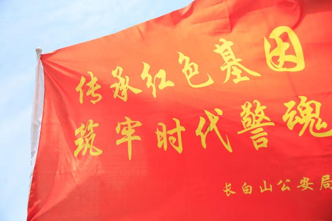 办年货 接福字！青岛市残联组织“推着轮椅赶年集”活动
