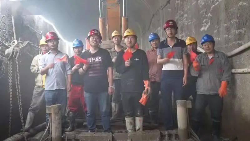 在医院喊护士换针水，是称呼“护士”，还是称呼“医生”显得更有礼貌？游戏画面