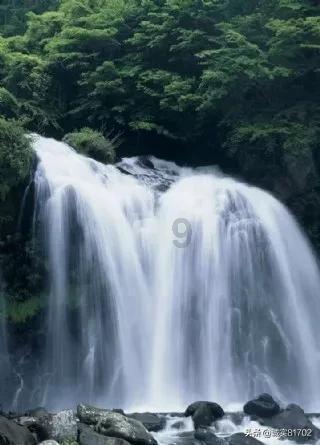 情侣横着亲亲是什么意思啊？游戏画面